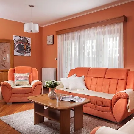 Gloria, A Beautifully And Modernly Furnished Сasa de vacaciones Nedeščina