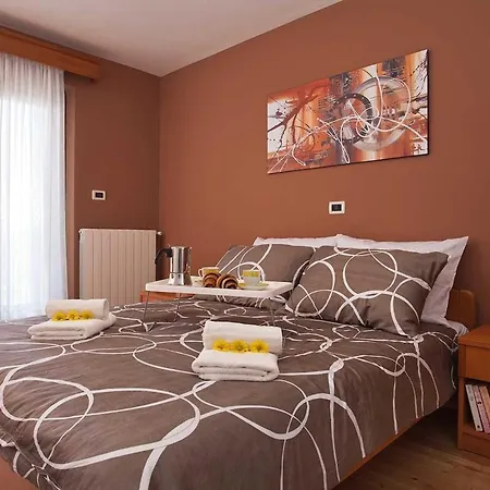 Gloria, A Beautifully And Modernly Furnished *