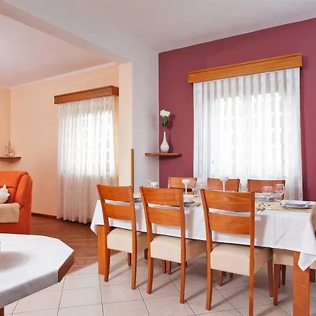 Gloria, A Beautifully And Modernly Furnished Nedescina