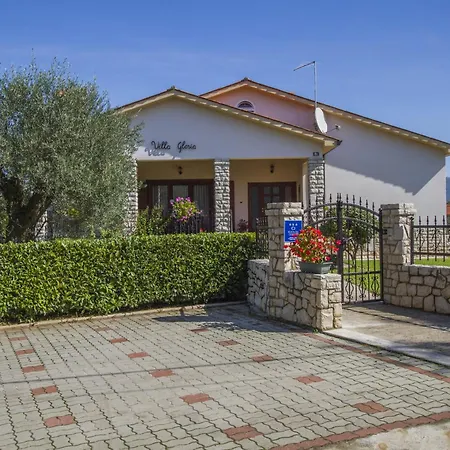 Gloria, A Beautifully And Modernly Furnished