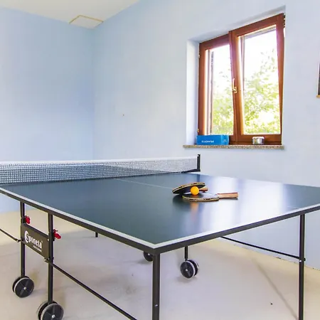 Gloria, A Beautifully And Modernly Furnished * Nedescina
