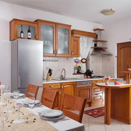 Gloria, A Beautifully And Modernly Furnished Holiday home *