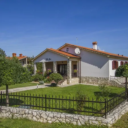 Semesterbostad Gloria, A Beautifully And Modernly Furnished