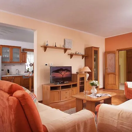 Semesterbostad Gloria, A Beautifully And Modernly Furnished Nedeščina