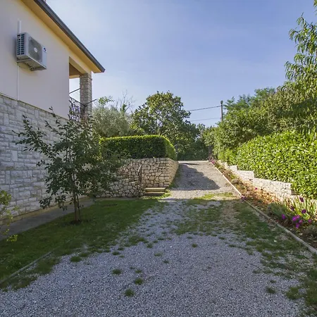 Gloria, A Beautifully And Modernly Furnished Semesterbostad