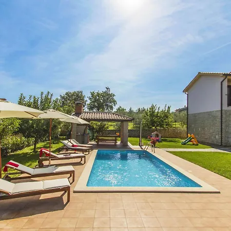 Gloria, A Beautifully And Modernly Furnished Semesterbostad *