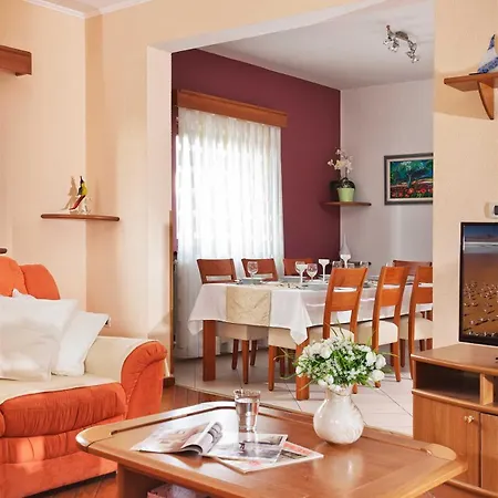 Holiday home Gloria, A Beautifully And Modernly Furnished *