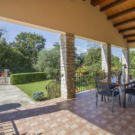 Gloria, A Beautifully And Modernly Furnished Semesterbostad