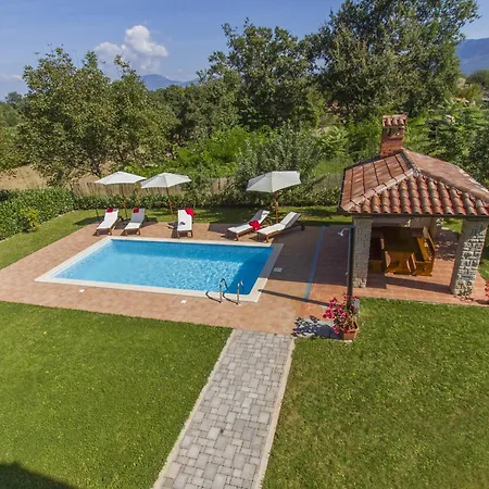 Semesterbostad Gloria, A Beautifully And Modernly Furnished